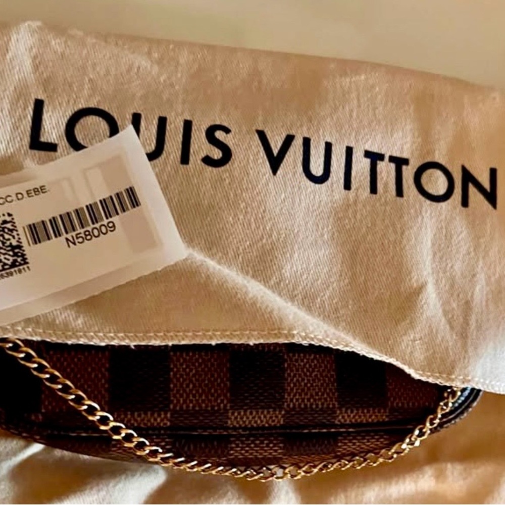 LV mini pochette brand new
Proof of purchase with all the papers - Picture 2 of 6